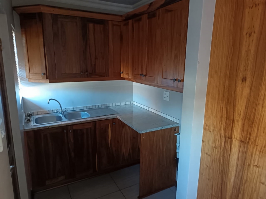 To Let 3 Bedroom Property for Rent in Hillside Free State